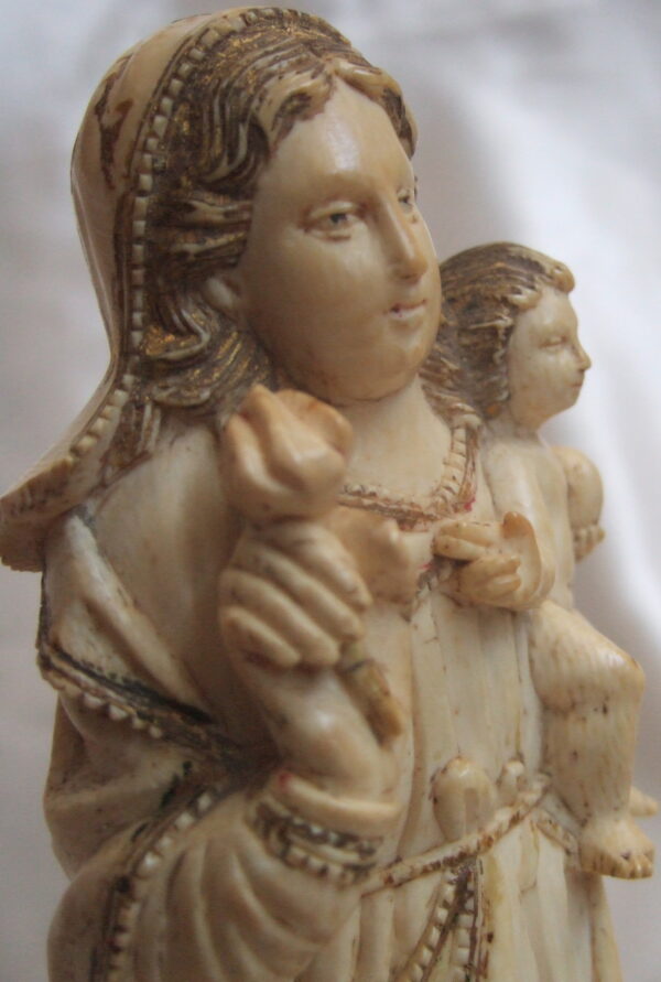 Virgen,marfil,Salvador del Mundo