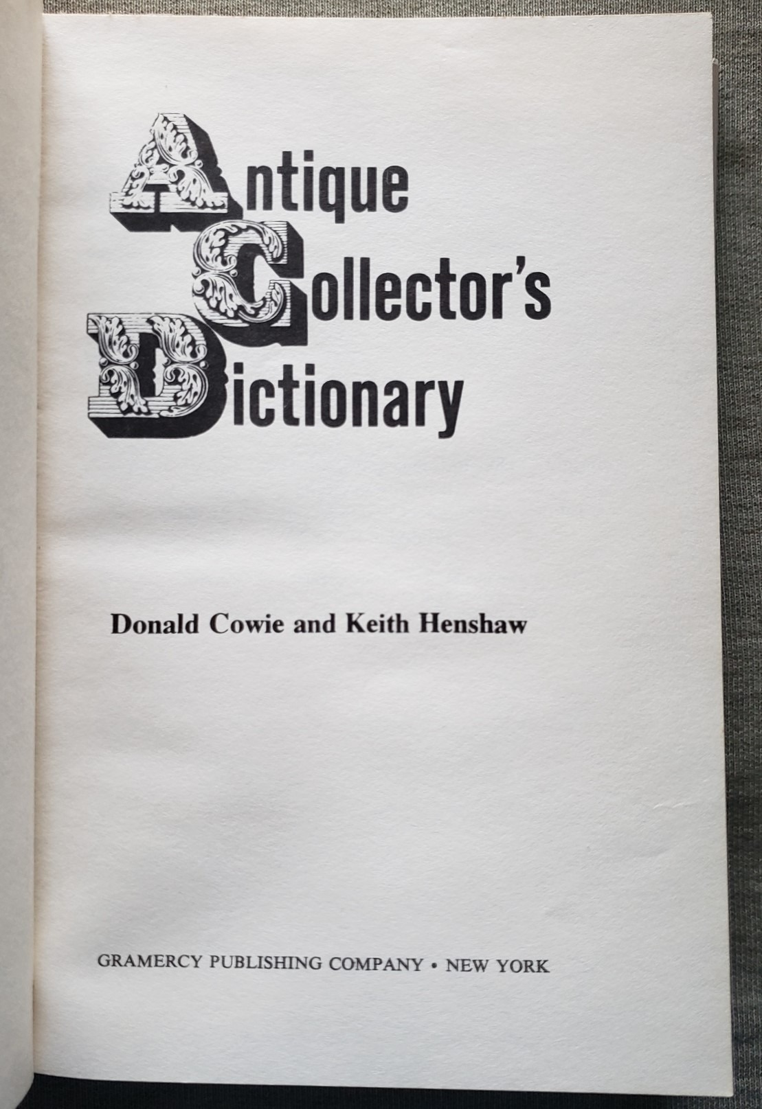 donald cowie & keith henshaw antique collector's dictionary ed gramercy 1962 donald cowie & keith henshaw antique collector's dictionary ed gramercy 1962